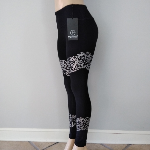 90 Degree by Reflex color contrast Design Leggings - Picture 9 of 14